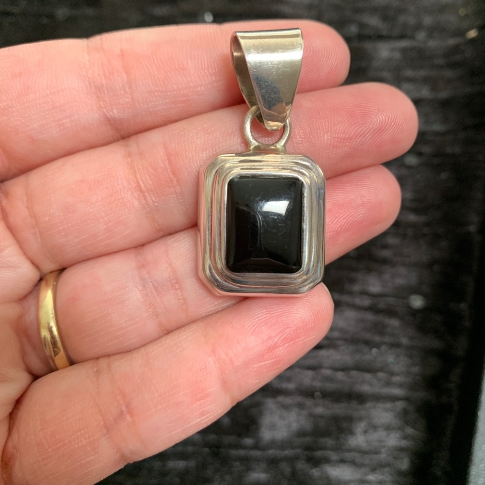 .925 Sterling silver and onyx pendant